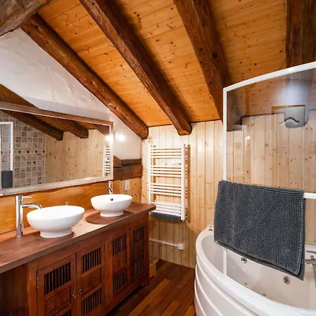 Les Balcons Du Molliebon Apartment *